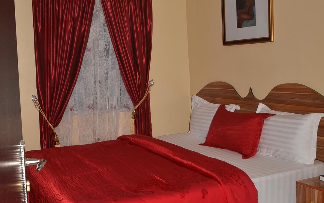 BUSINESS SUITE 1